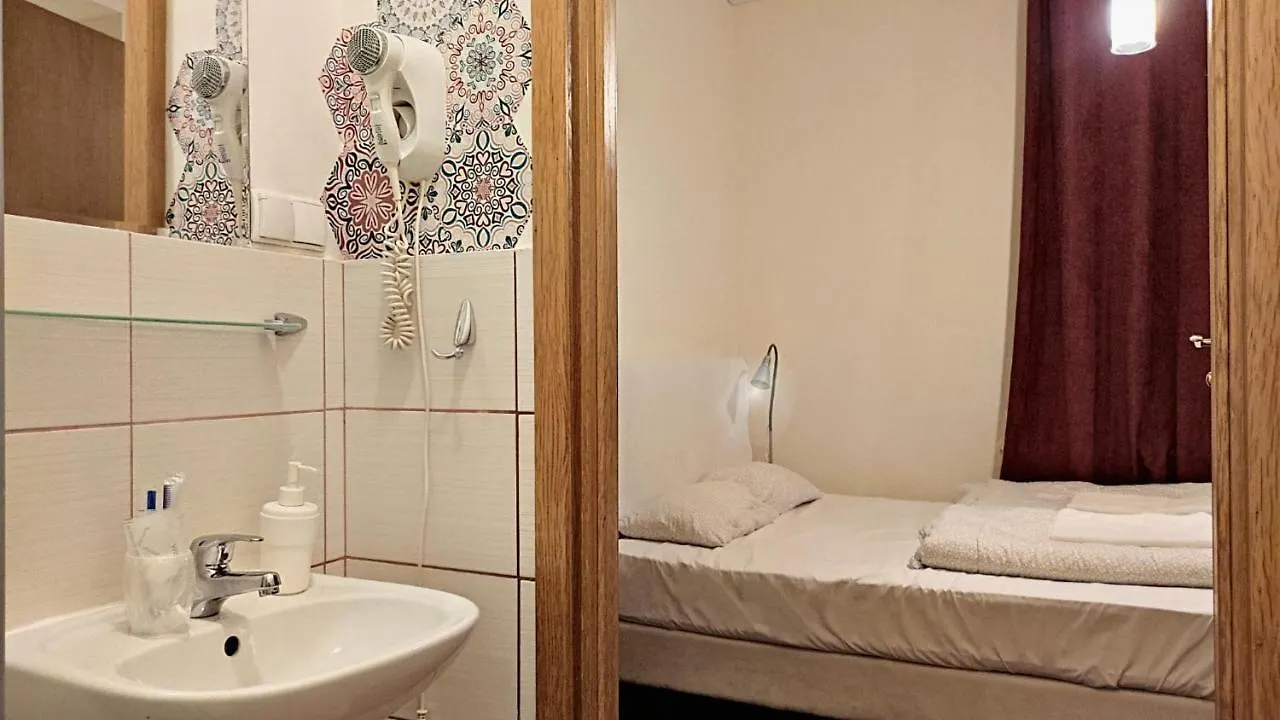 Helvetia Plus B&B - Private Rooms And Apartments Warsaw