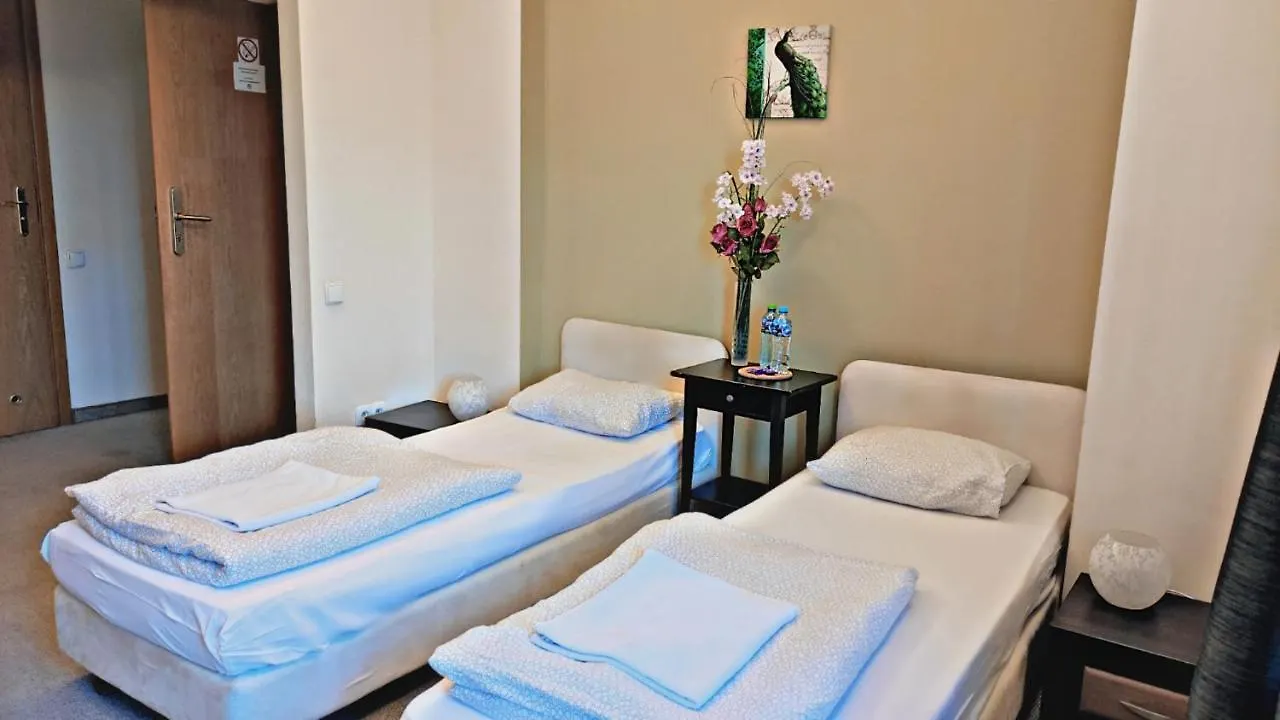 Bed & Breakfast Helvetia Plus B&B - Private Rooms And Apartments Warsaw