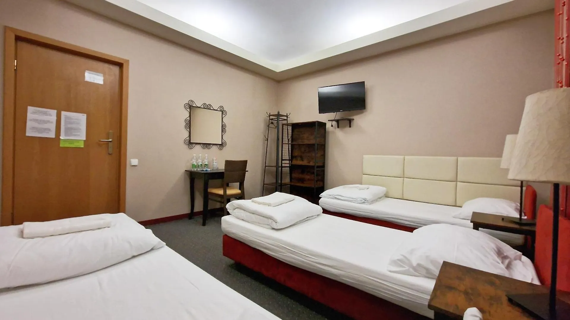 Helvetia Plus B&B - Private Rooms And Apartments Warsaw