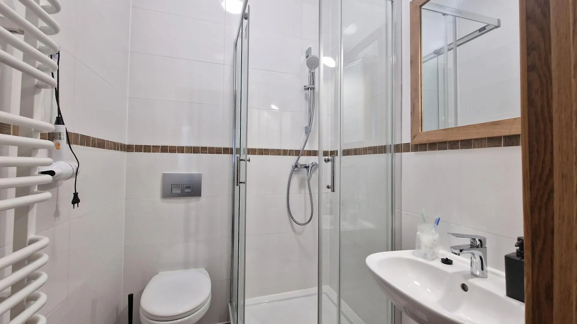 Helvetia Plus B&B - Private Rooms And Apartments Warsaw Bed & Breakfast