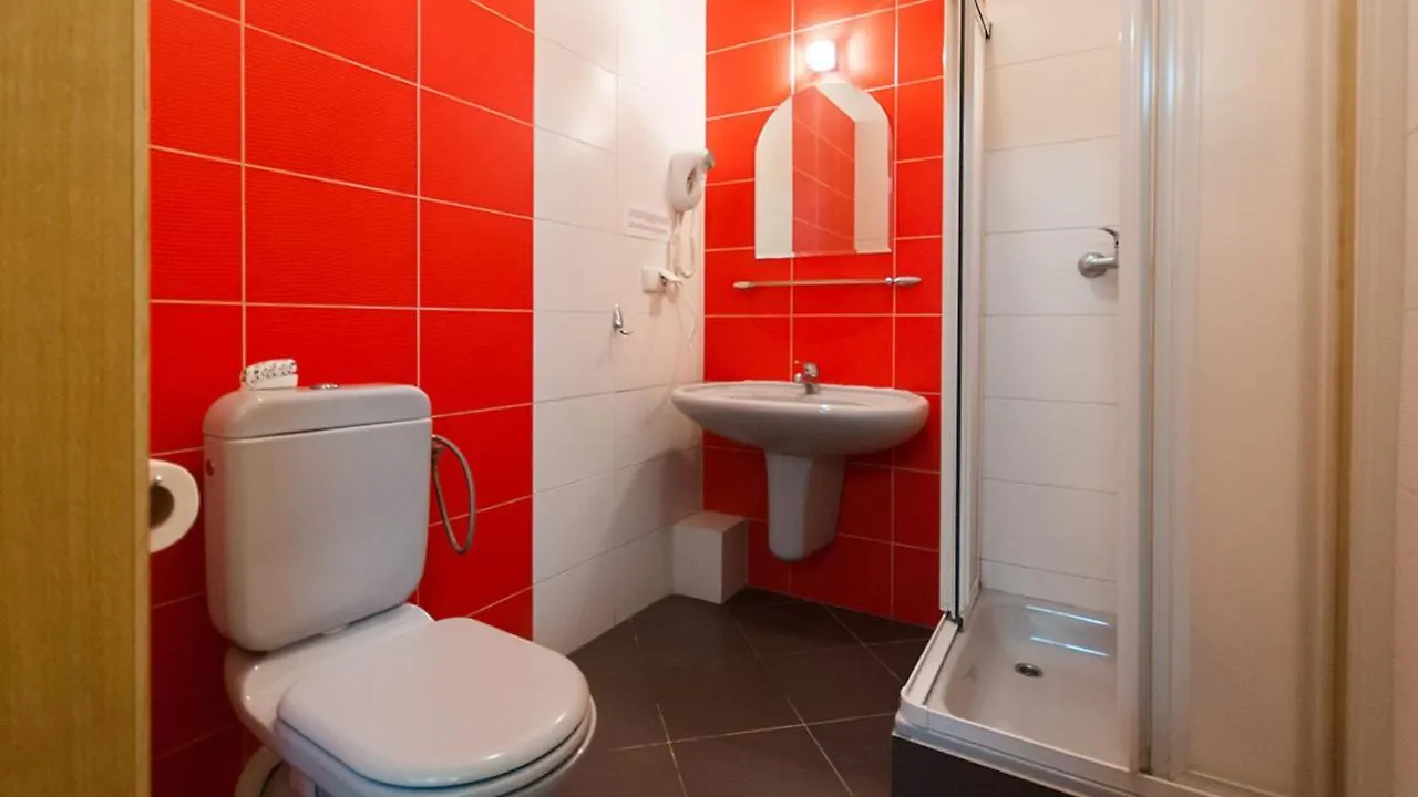 Helvetia Plus B&B - Private Rooms And Apartments Varsavia