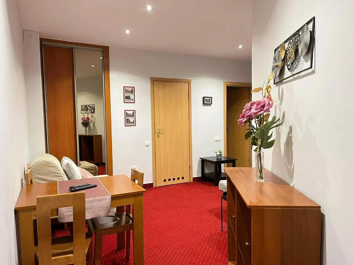 Bed & Breakfast Helvetia Plus B&B - Private Rooms And Apartments Varsavia